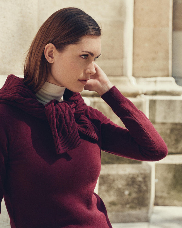 N.Peal Women's Evie Classic Round Neck Cashmere Jumper Bordeaux Red