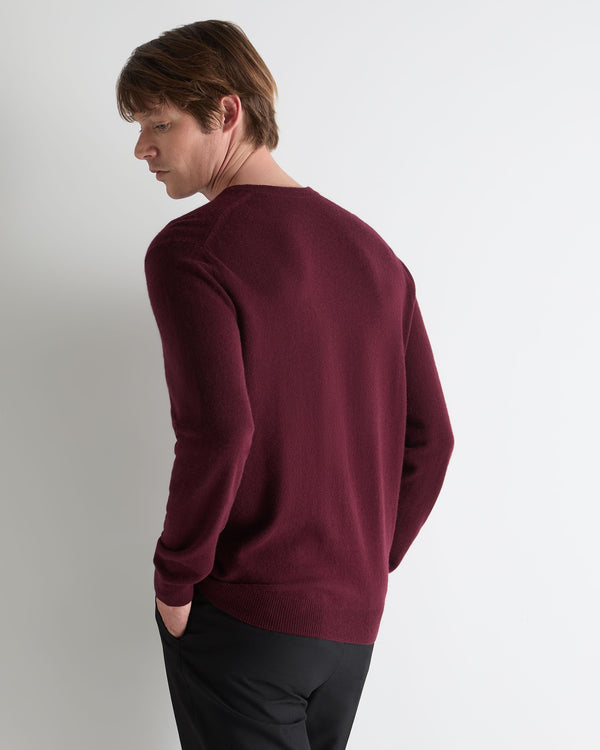 N.Peal Men's Burlington V Neck Cashmere Jumper Bordeaux Red