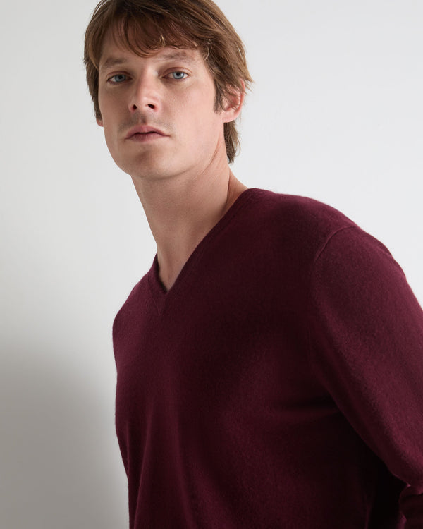 N.Peal Men's Burlington V Neck Cashmere Jumper Bordeaux Red