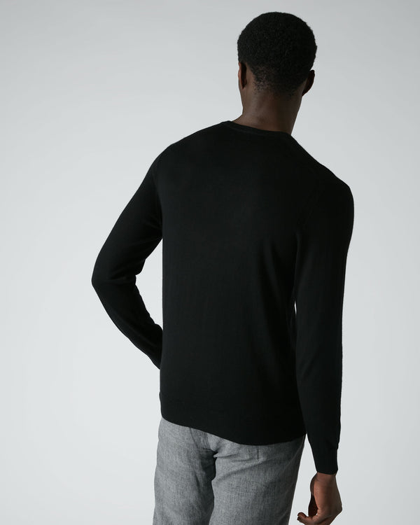 N.Peal 007 Fine Gauge Cashmere V Neck Jumper Black