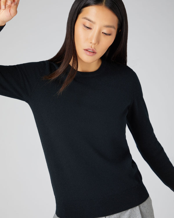 N.Peal Women's Evie Classic Round Neck Cashmere Jumper Black