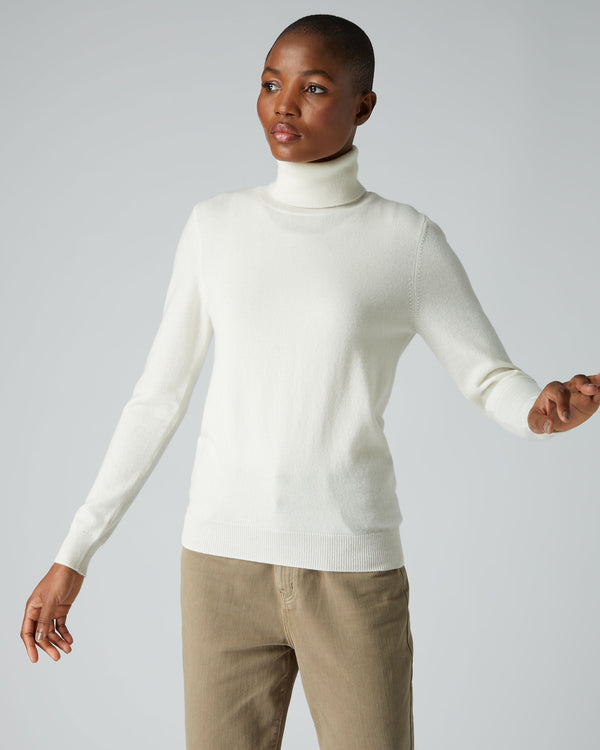 N.Peal Women's Luna Roll Neck Cashmere Jumper New Ivory White