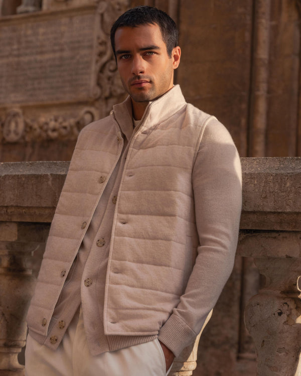 N.Peal Men's Cashmere Quilted Gilet Ecru White