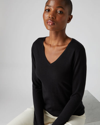N.Peal Women's Imogen Superfine Cashmere V Neck Jumper Black
