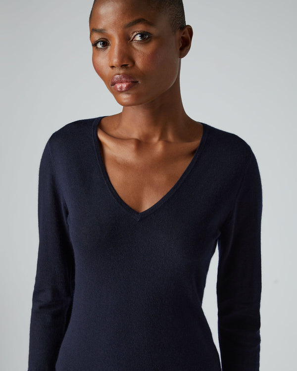 N.Peal Women's Imogen Superfine Cashmere V Neck Jumper Navy Blue