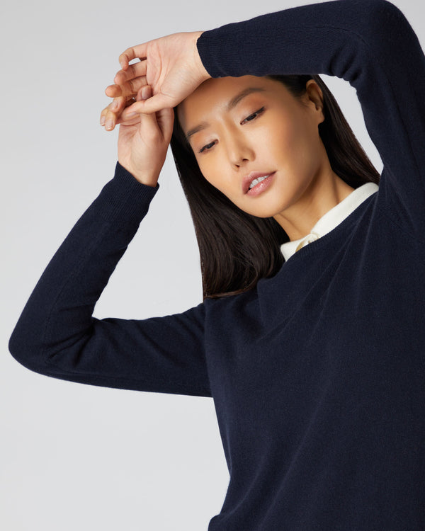 N.Peal Women's Evie Classic Round Neck Cashmere Jumper Navy Blue