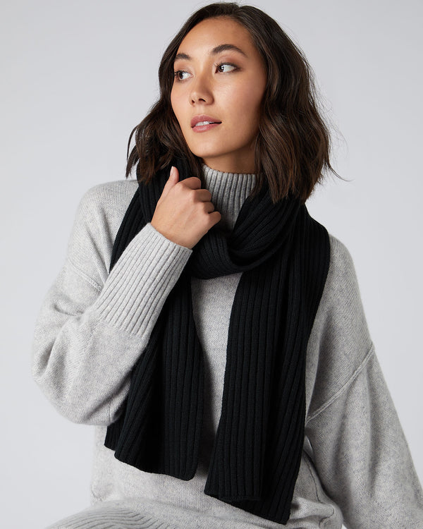 N.Peal Unisex Chunky Rib Cashmere Scarf Black