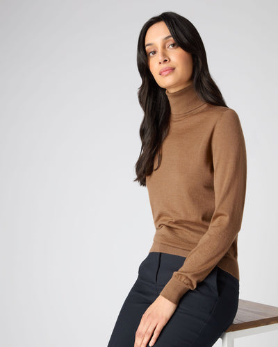 N.Peal Women's Margot Superfine Cashmere Roll Neck Jumper Dark Camel Brown