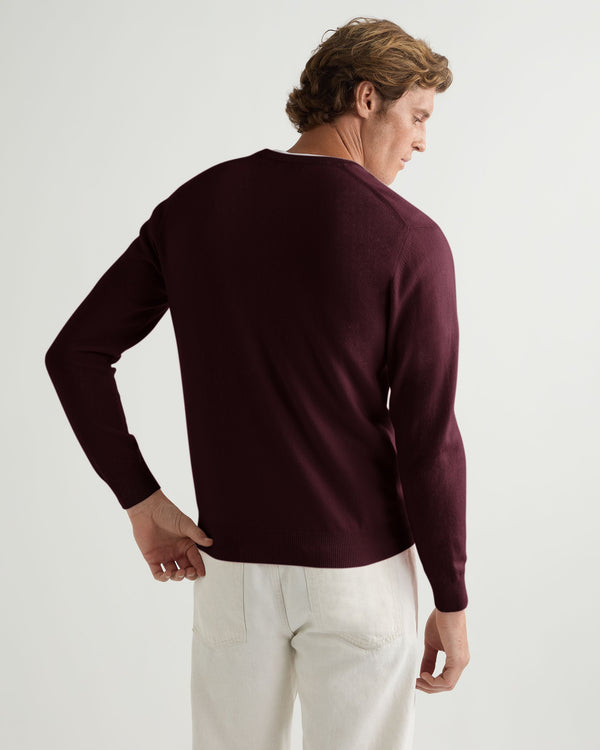 N.Peal Men's Burlington V Neck Cashmere Jumper Claret Red