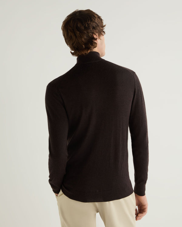 N.Peal Men's Fine Gauge Cashmere Turtle Neck Jumper Chocolate Brown