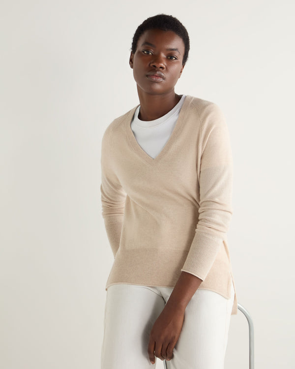 N.Peal Women's Relaxed V Neck Cashmere Jumper Ecru White