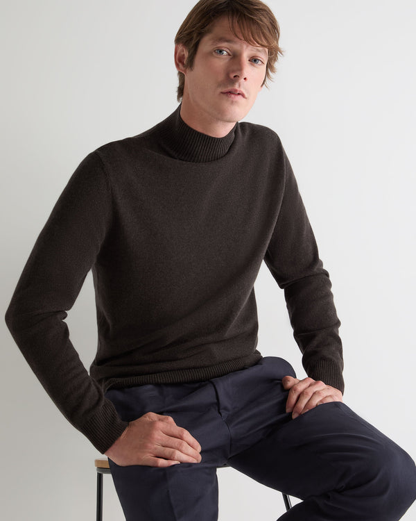 N.Peal Men's Mayfair Turtle Neck Cashmere Jumper Chocolate Brown
