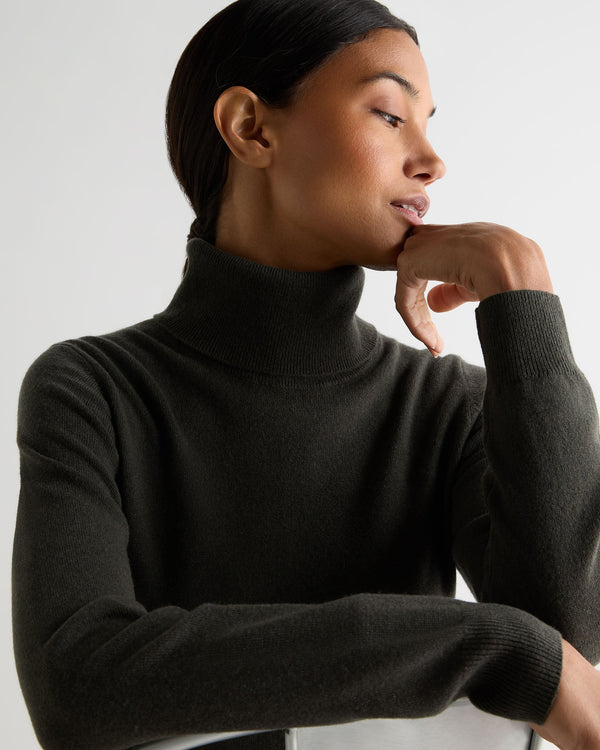 N.Peal Women's Luna Roll Neck Cashmere Jumper Arabica Khaki Green