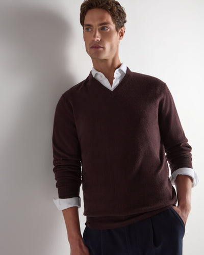 N.Peal Men's Burlington V Neck Cashmere Jumper Redwood