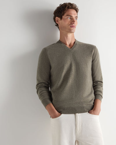 N.Peal Men's Burlington V Neck Cashmere Jumper Sage Green