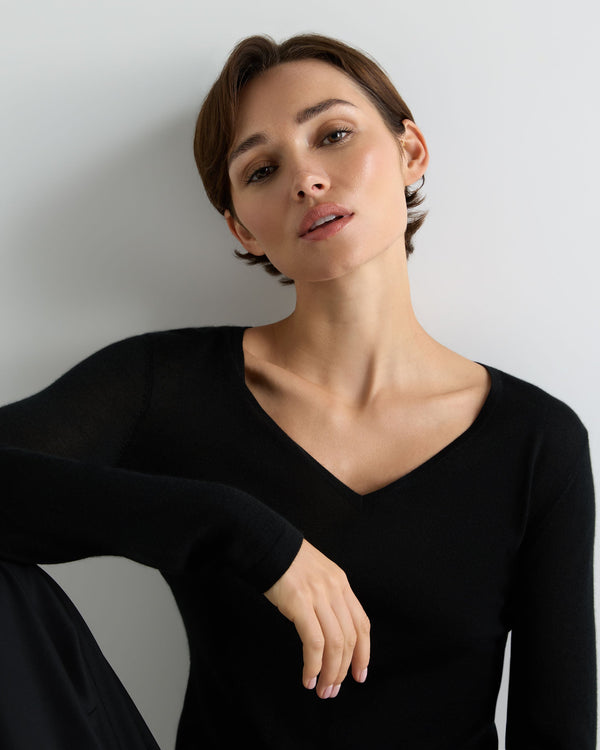 Women's Imogen Superfine Cashmere V Neck Jumper 5