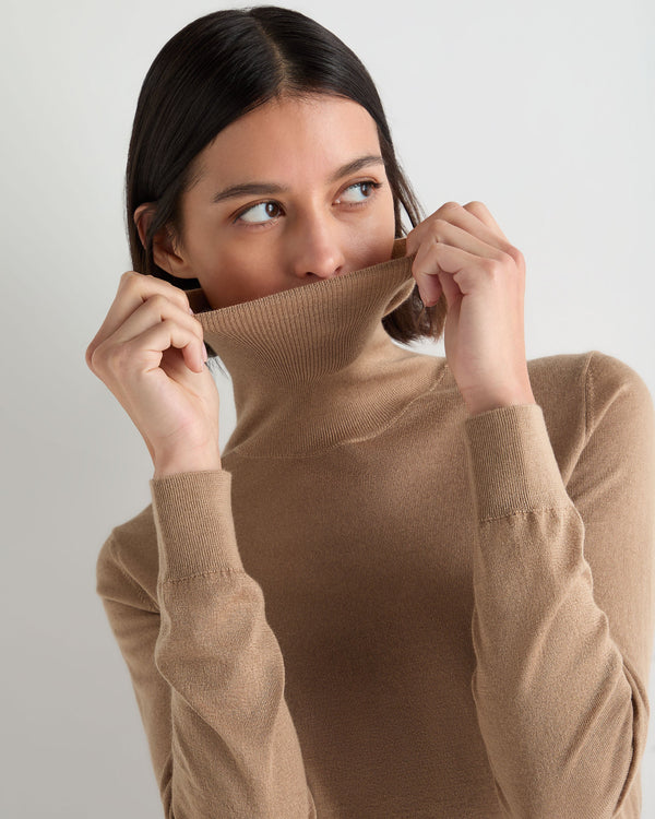 Women's Margot Superfine Cashmere Roll Neck Jumper 6