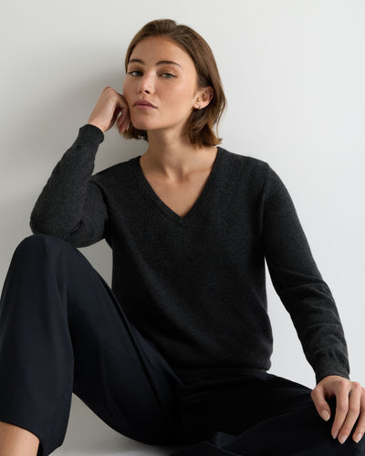 N.Peal Women's Phoebe V Neck Cashmere Jumper Deep Charcoal Grey