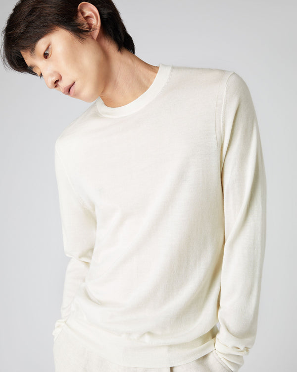 N.Peal Men's Covent Fine Gauge Cashmere Round Neck Jumper New Ivory White