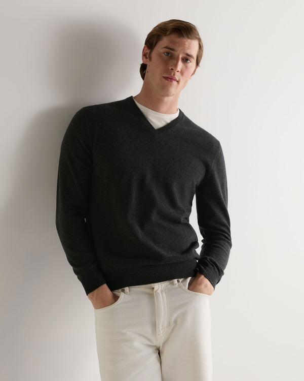 N.Peal Men's Burlington V Neck Cashmere Jumper Dark Charcoal Grey