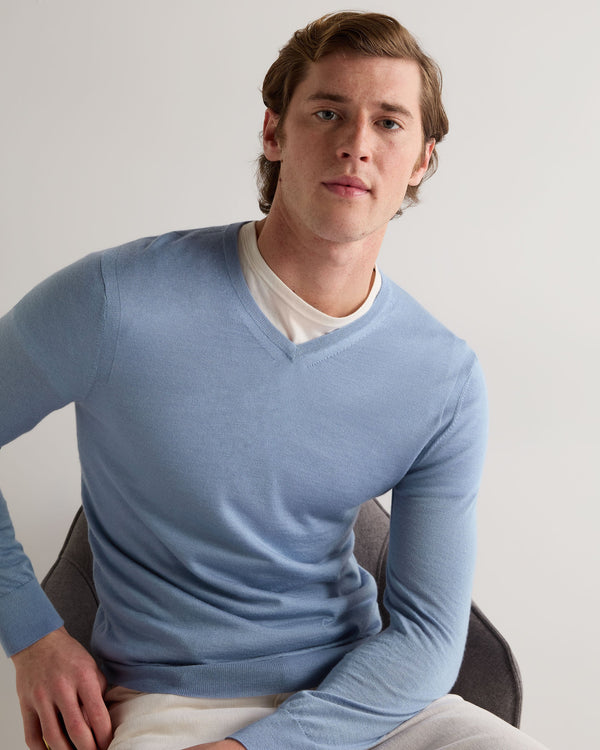 N.Peal Men's Conduit Fine Gauge Cashmere V Neck Jumper Cornflower Blue