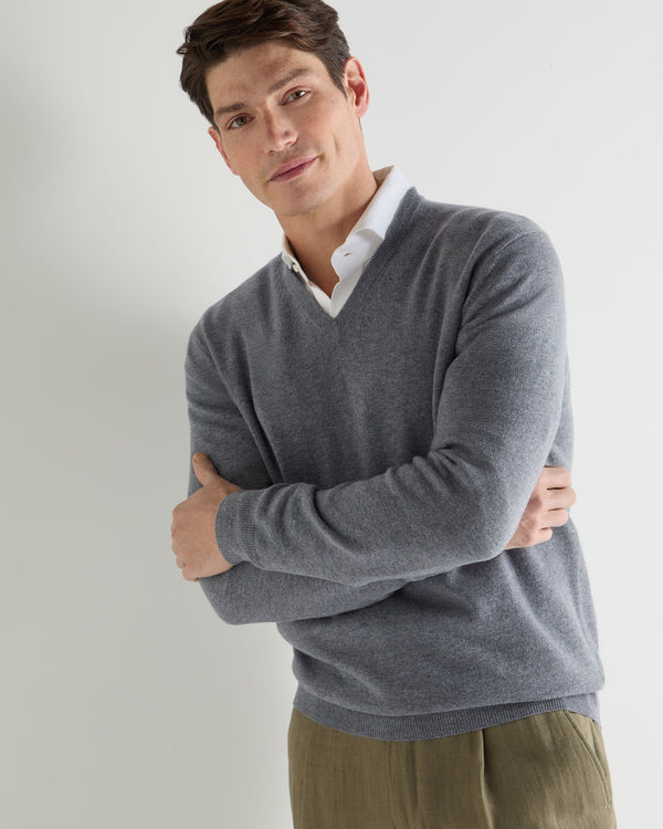 N.Peal Men's Burlington V Neck Cashmere Jumper Ash Grey