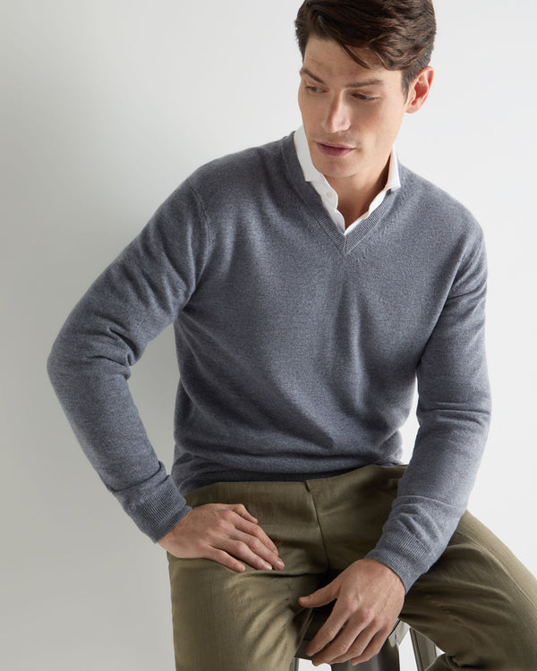 N.Peal Men's Burlington V Neck Cashmere Jumper Ash Grey