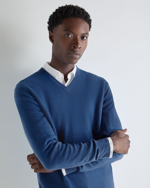 N.Peal Men's Burlington V Neck Cashmere Jumper Bright Denim Blue