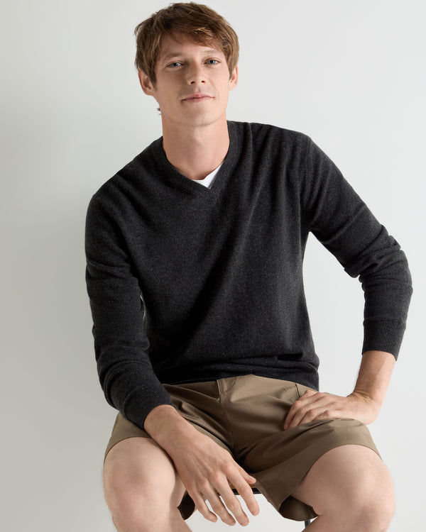 N.Peal Men's Burlington V Neck Cashmere Jumper Deep Charcoal Grey