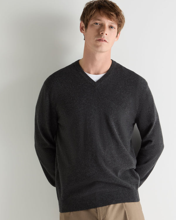 N.Peal Men's Burlington V Neck Cashmere Jumper Deep Charcoal Grey