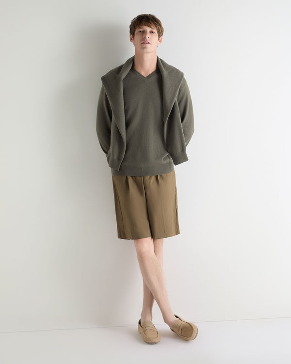 N.Peal Men's Burlington V Neck Cashmere Jumper Olive Green