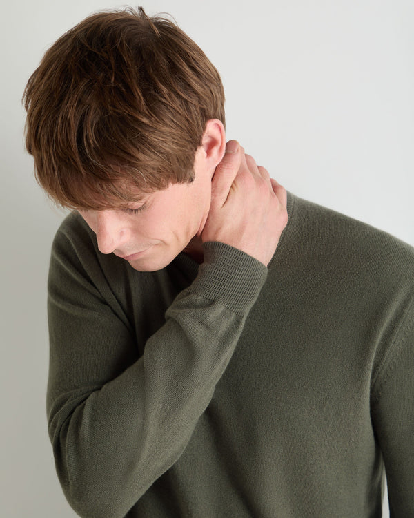N.Peal Men's Burlington V Neck Cashmere Jumper Olive Green