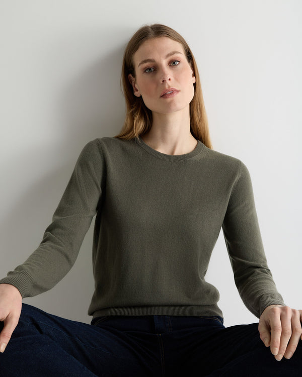 N.Peal Women's Evie Classic Round Neck Cashmere Jumper Olive Green