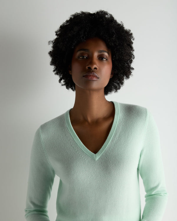 N.Peal Women's Phoebe V Neck Cashmere Jumper Mint Green