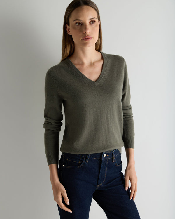N.Peal Women's Phoebe V Neck Cashmere Jumper Olive Green