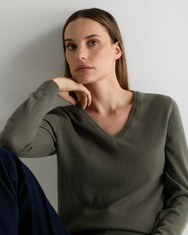 N.Peal Women's Phoebe V Neck Cashmere Jumper Olive Green