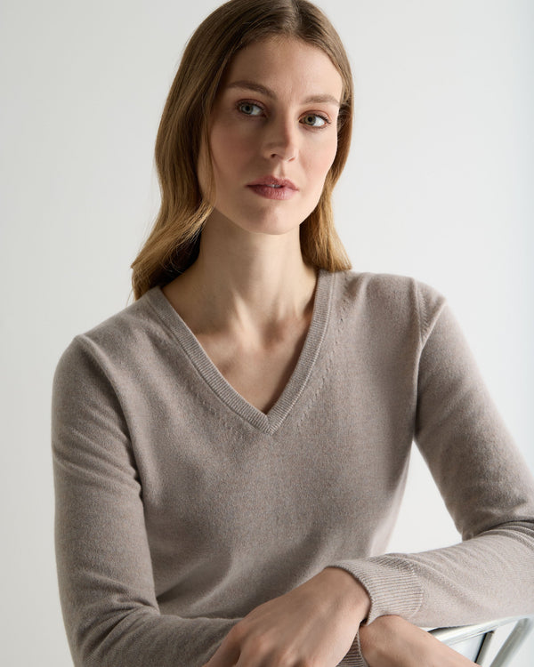 N.Peal Women's Phoebe V Neck Cashmere Jumper Oat Grey
