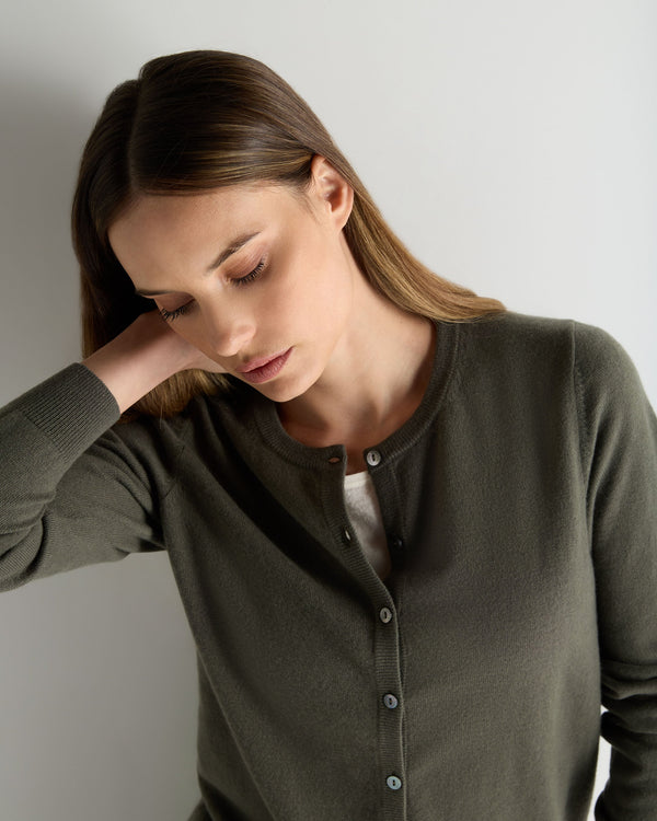 N.Peal Women's Olivia Round Neck Cashmere Cardigan Olive Green