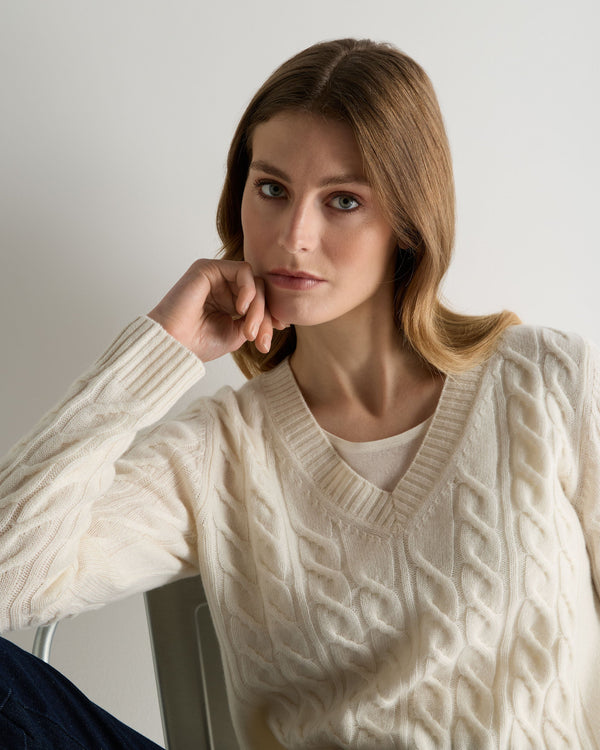 N.Peal Women's Frankie Cable V Neck Cashmere Jumper New Ivory White