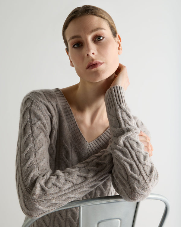 N.Peal Women's Frankie Cable V Neck Cashmere Jumper Oat Grey