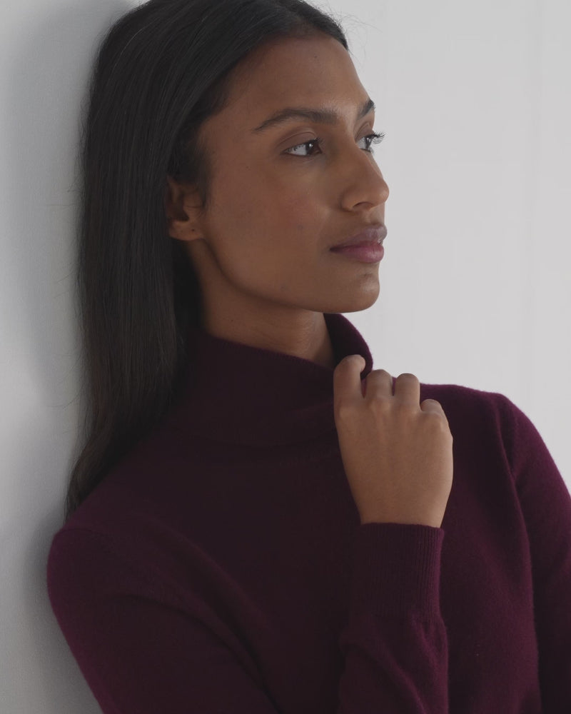 N.Peal Women's Luna Roll Neck Cashmere Jumper Bordeaux Red