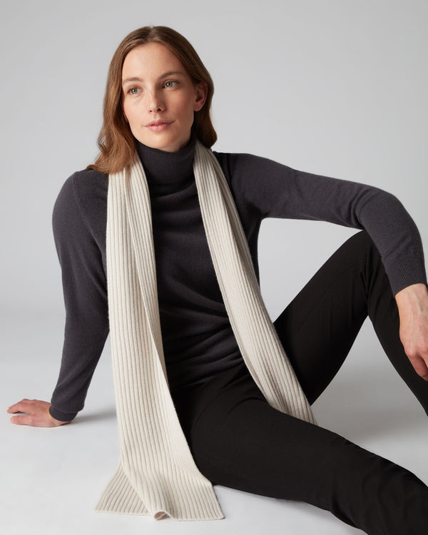 N.Peal Unisex Short Ribbed Cashmere Scarf Snow Grey