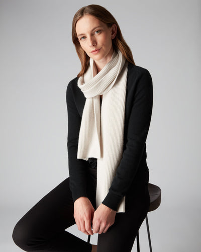 N.Peal Unisex Ribbed Cashmere Scarf Snow Grey