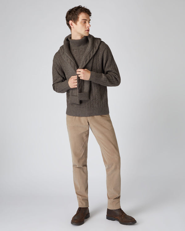 N.Peal Men's Classic Cable Roll Neck Cashmere Jumper Biscotti Brown