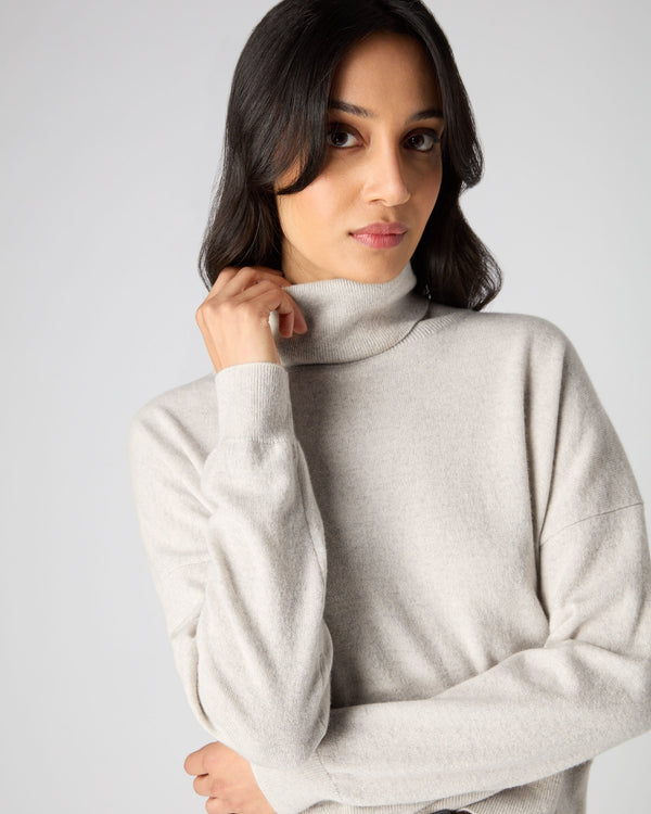N.Peal Women's Relaxed Roll Neck Cashmere Jumper Pebble Grey