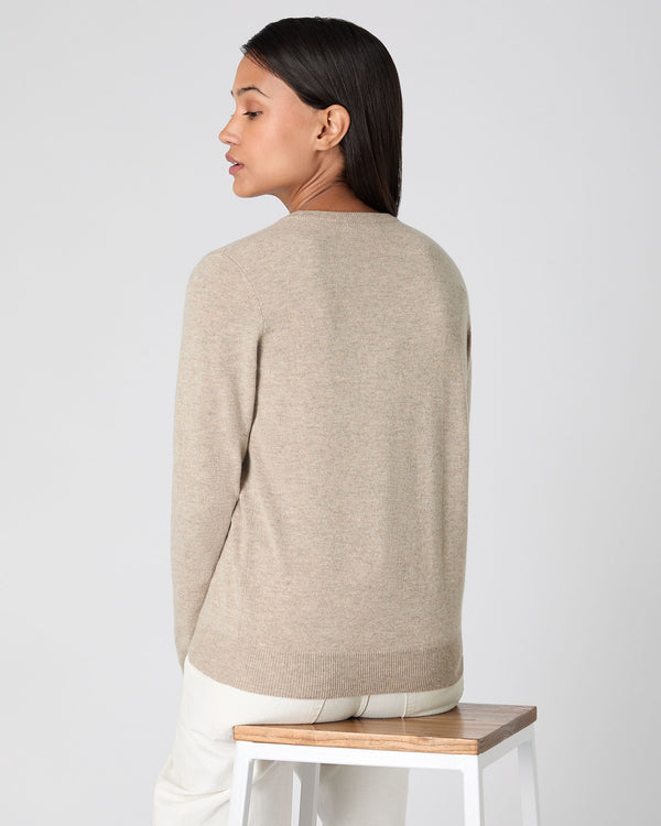 N.Peal Women's Evie Classic Round Neck Cashmere Jumper Oatmeal Brown